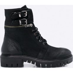 Steve Madden - Botki. Czarne buty zimowe damskie marki Steve Madden, z materiału, z okrągłym noskiem, na obcasie, na klamry. W wyprzedaży za 399,90 zł.