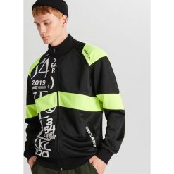 Bluza track jacket kolekcja HAKOBO x Czarny. Czarne bluzy męskie Cropp, s, bez wzorów, bez kołnierzyka, bez rękawów, bez kaptura. W wyprzedaży za 89,99 zł.