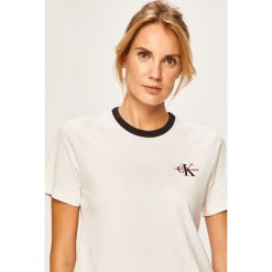 Calvin Klein Jeans - T-shirt. Białe bluzki damskie Calvin Klein Jeans, s, bez wzorów, z bawełny, casualowe, z okrągłym kołnierzem. W wyprzedaży za 129,90 zł.