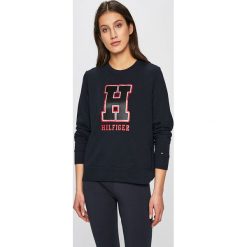 Tommy Hilfiger - Bluza. Niebieskie bluzy damskie TOMMY HILFIGER, s, z nadrukiem, z bawełny, bez rękawów, bez kaptura. W wyprzedaży za 349,90 zł.