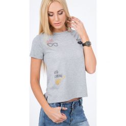 Jasnoszary T-shirt z Nadrukiem BB20096. Szare t-shirty damskie marki Fasardi, s, z nadrukiem. Za 29,00 zł.