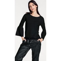 Sweter w kolorze czarnym. Czarne swetry damskie Heine, bez wzorów, z wełny, bez rękawów, bez kaptura. W wyprzedaży za 109,95 zł.