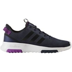 Adidas Buty Cloudfoam Racer Tr W Collegiate Navy/Core Black/Shock Purple 38.7. Niebieskie buty sportowe damskie marki Adidas, w paski, z syntetyku, eleganckie, na fitness i siłownię. W wyprzedaży za 239,00 zł.