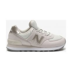 New Balance 574 Tenisówki Biały Beżowy. Brązowe trampki i tenisówki damskie New Balance, bez wzorów, ze skóry, bez zapięcia. Za 323,95 zł.