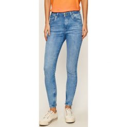 Pepe Jeans - Jeansy Cher. Niebieskie jeansy damskie Pepe Jeans, bez wzorów, z elastanu, z podwyższonym stanem. Za 379,90 zł.