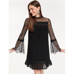 Elegancka zwiewna sukienka z przezroczystymi wstawkami. Czarne sukienki damskie Top Secret, bez wzorów, z tkaniny, eleganckie, ze stójką, z długim rękawem, długie. Za 129,99 zł.