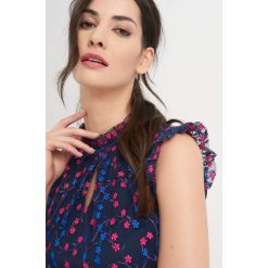T-shirty damskie: Koszulka z haftem w kwiaty