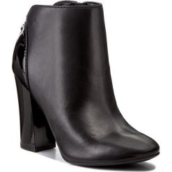 Botki GUESS - Luana FLLUA3 LEA09 BLACK. Czarne buty zimowe damskie marki Guess, z materiału, na obcasie. W wyprzedaży za 409,00 zł.