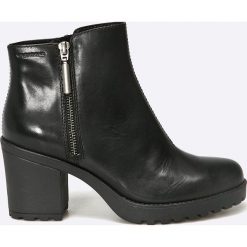 Vagabond - Botki Grace. Czarne botki damskie lity Vagabond, z materiału, z okrągłym noskiem. W wyprzedaży za 299,90 zł.