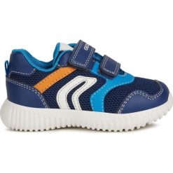 Geox tenisówki chłopięce WAVINESS B022BA_0BC14_C4231 26 ciemnoniebieskie. Niebieskie buty chłopięce sportowe Geox, bez wzorów, bez zapięcia. Za 219,00 zł.