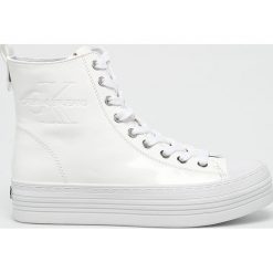 Calvin Klein Jeans - Trampki Zazah. Białe trampki i tenisówki damskie marki Calvin Klein Jeans, z jeansu, na sznurówki. W wyprzedaży za 399,90 zł.