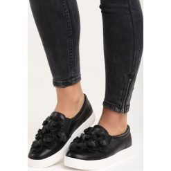 Czarne Slip On Flower Show. Czarne trampki i tenisówki damskie marki Born2be, ze skóry. Za 79,99 zł.