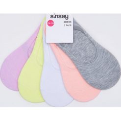 Kolorowe skarpety 5 pack - Różowy. Różowe skarpetki damskie Sinsay, bez wzorów. W wyprzedaży za 12,99 zł.