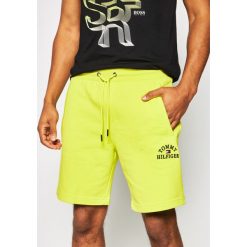 Szorty sportowe TOMMY HILFIGER Basic Embroidery MW0MW12310. Zielone spodenki sportowe męskie TOMMY HILFIGER, m, bez wzorów, z bawełny, sportowe. Za 299,00 zł.