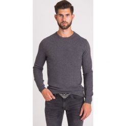 SZARY SWETER JOOP! JEANS. Szare swetry męskie xxl, z aplikacjami, z jeansu, klasyczne, z okrągłym kołnierzem. Za 699,50 zł.