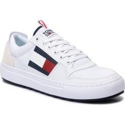 Sneakersy TOMMY JEANS - Lightweight Tommy Jeans Sneaker EM0EM00320 White YBS. Białe sneakersy męskie Tommy Jeans, na co dzień, bez wzorów, z jeansu, klasyczne, bez zapięcia. Za 399,00 zł.