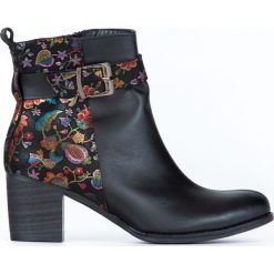 Ocieplane botki na obcasie - skóra naturalna - model 494 - czarny + czarne liście. Czarne botki damskie Zapato, ze skóry, bez obcasa, na obcasie, bez zapięcia. W wyprzedaży za 299,25 zł.