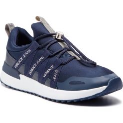 Sneakersy VERSACE JEANS - E0YTBSG3 70945 239. Niebieskie sneakersy męskie Versace Jeans, na co dzień, bez wzorów, z jeansu, eleganckie, bez zapięcia. Za 499,00 zł.