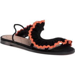 Sandały RED VALENTINO - TQ0S0D69 Nero/Ara 0NO. Czarne klapki damskie Red Valentino, bez wzorów, ze skóry, bez obcasa, na obcasie. W wyprzedaży za 1049,00 zł.