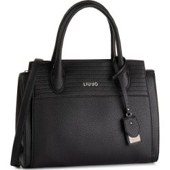 Torebka LIU JO - M Satchel N19040 E0027 Nero 22222. Czarne torebki klasyczne damskie Liu Jo, bez wzorów, ze skóry ekologicznej, klasyczne, bez dodatków. Za 649,00 zł.