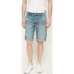 Wrangler - Szorty. Niebieskie spodenki i szorty męskie marki Wrangler, z aplikacjami, z bawełny, casualowe. W wyprzedaży za 159,90 zł.