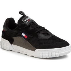 Sneakersy TOMMY JEANS - Retro Mesh Sneaker EM0EM00398 Black BDS. Czarne sneakersy męskie Tommy Jeans, na co dzień, bez wzorów, z jeansu, eleganckie, bez zapięcia. Za 449,00 zł.