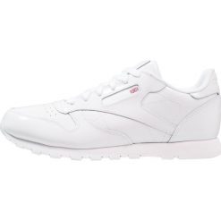 Reebok Classic CLASSIC Tenisówki i Trampki white. Białe trampki chłopięce marki Reebok Classic, z gumy. W wyprzedaży za 160,30 zł.