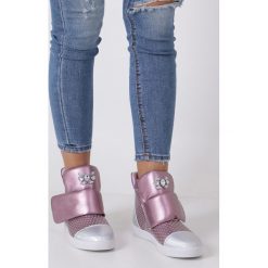 Wrzosowe botki sneakersy błyszczące na rzep z kryształkami casu 7-x7962b. Fioletowe sneakersy damskie Casu, ze skóry ekologicznej. W wyprzedaży za 59,99 zł.