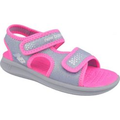 Sandały New Balance Sandal K K2031GRP. Szare sandały dziewczęce New Balance, z materiału, bez zapięcia. W wyprzedaży za 129,49 zł.