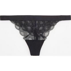 Koronkowe stringi - Czarny. Czarne stringi Reserved, l, z koronki. Za 29,99 zł.