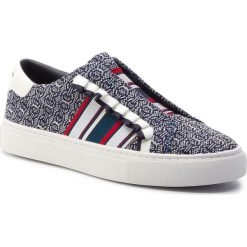 Tenisówki TORY BURCH - Slip On Ruffle Sneaker 55697 Navy Gemini Link Jacquard/Snow White 432. Niebieskie półbuty damskie Tory Burch, bez wzorów, ze skóry, bez zapięcia. W wyprzedaży za 499,00 zł.