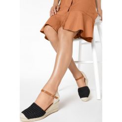Czarne Sandały Coraenelle. Czarne espadryle damskie Born2be, bez wzorów, bez obcasa. W wyprzedaży za 54,99 zł.