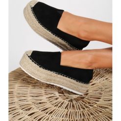 Czarne Espadryle Hella. Czarne espadryle damskie Renee, bez wzorów, bez obcasa. W wyprzedaży za 79,99 zł.