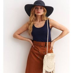 Kapelusz. Czarne kapelusze damskie na lato, eleganckie. W wyprzedaży za 29,99 zł.