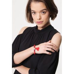 Czerwona Bransoletka Dutiful. Czerwone bransoletki damskie Born2be. Za 14,99 zł.