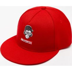 Czapka z daszkiem - Czerwony. Czerwone czapki męskie Cropp, bez wzorów. W wyprzedaży za 14,99 zł.