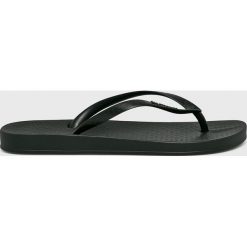 Ipanema - Japonki. Czarne klapki damskie Ipanema, bez wzorów, z materiału, bez obcasa, na obcasie. W wyprzedaży za 39,90 zł.