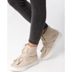 Beżowe Sneakersy Scilla. Brązowe sneakersy damskie Born2be. W wyprzedaży za 49,99 zł.