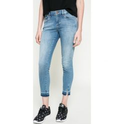 Calvin Klein Jeans - Jeansy. Niebieskie rurki damskie marki Calvin Klein Jeans. W wyprzedaży za 319,90 zł.