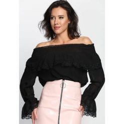 Czarna Bluzka Deeper Love. Czarne bluzki damskie Born2be, s, bez wzorów, z tkaniny, bez kołnierzyka, z długim rękawem. Za 109,99 zł.