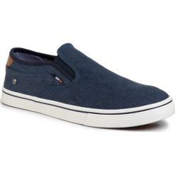 Tenisówki WRANGLER - Odyssey Slip On WM01041A Royal 014. Niebieskie półbuty męskie Wrangler, na co dzień, bez wzorów, z gumy, bez zapięcia. W wyprzedaży za 169,00 zł.