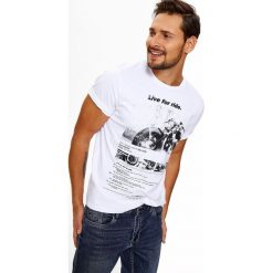 T-shirty męskie: T-SHIRT MĘSKI Z NADRUKIEM