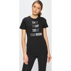Reebok - Top. Czarne topy damskie Reebok, s, z nadrukiem, z bawełny, z okrągłym kołnierzem. W wyprzedaży za 49,90 zł.