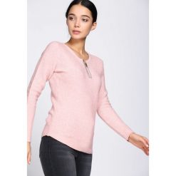Jasnoróżowy Sweter Lust. Szare swetry klasyczne damskie Born2be, l, z okrągłym kołnierzem. Za 89,99 zł.