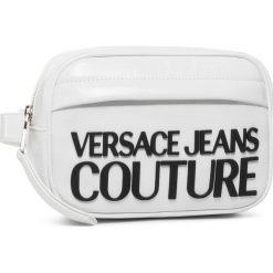 Saszetka nerka VERSACE JEANS COUTURE - E1VVBBM2 71412 003. Białe nerki damskie Versace Jeans Couture, bez wzorów, z jeansu, młodzieżowe, bez dodatków. Za 679,00 zł.