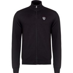 Bluza EA7 EMPORIO ARMANI. Czarne bluzy męskie EA7 Emporio Armani, z aplikacjami, z elastanu, sportowe, bez kołnierzyka, bez rękawów, bez kaptura. W wyprzedaży za 605,00 zł.