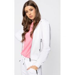 Bluza Armani Exchange 3HYM04 YJ95Z 1100. Białe bluzy damskie Armani Exchange, l, bez wzorów, z bawełny, bez rękawów, bez kaptura. W wyprzedaży za 359,00 zł.
