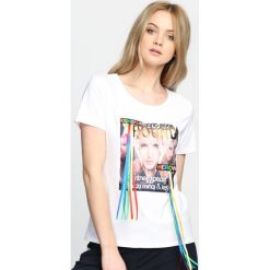 Biały T-shirt Gold Digger. Białe t-shirty damskie Born2be, s, z nadrukiem, z okrągłym kołnierzem. Za 39,99 zł.