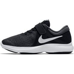 Buty "Revolution" w kolorze czarnym do biegania. Czarne buty dziewczęce sportowe Nike Men & Kids, bez wzorów, z materiału, bez zapięcia. W wyprzedaży za 84,95 zł.