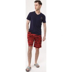Czerwone Szorty Stratification. Czerwone spodnie męskie Born2be, xl, bez wzorów. Za 24,99 zł.